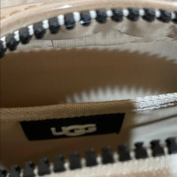 UGG NWT Cream Shearling Crossbody Bag with Black Strap and Ugg Storage Bag - Picture 8 of 8